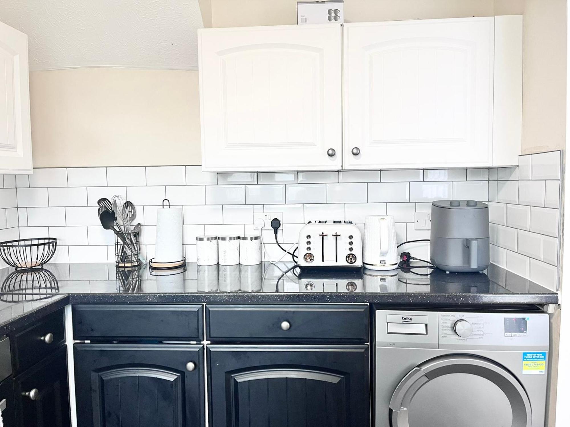 Lush House Close To Ashford Town Centre With Driveway Esterno foto