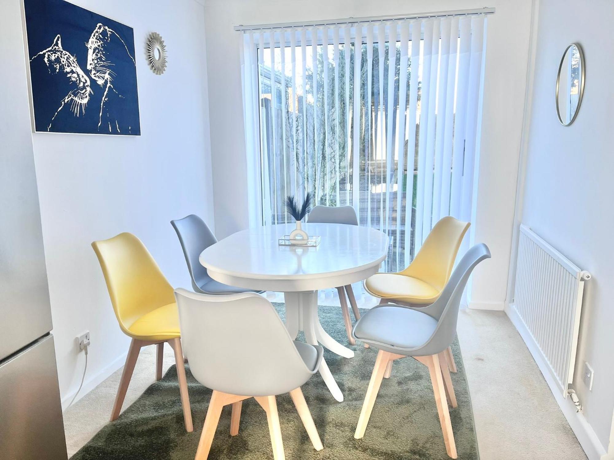Lush House Close To Ashford Town Centre With Driveway Esterno foto