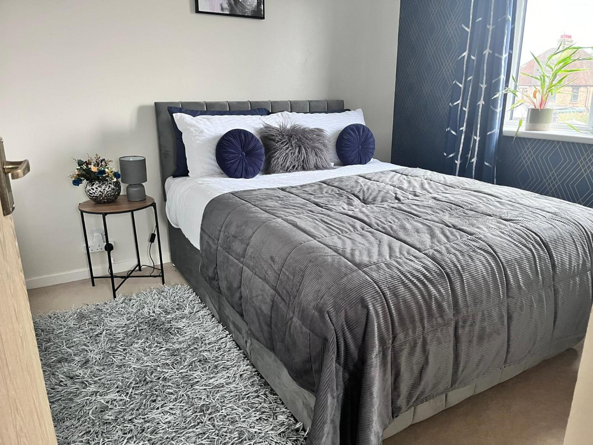 Lush House Close To Ashford Town Centre With Driveway Esterno foto
