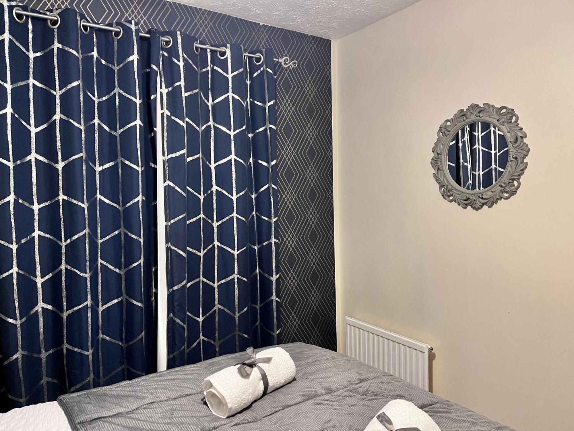 Lush House Close To Ashford Town Centre With Driveway Esterno foto