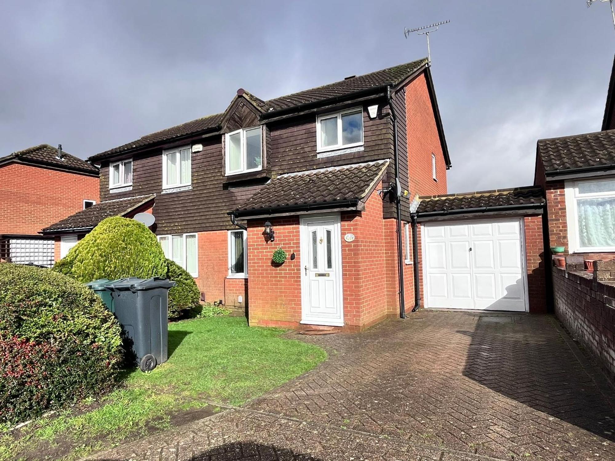 Lush House Close To Ashford Town Centre With Driveway Esterno foto