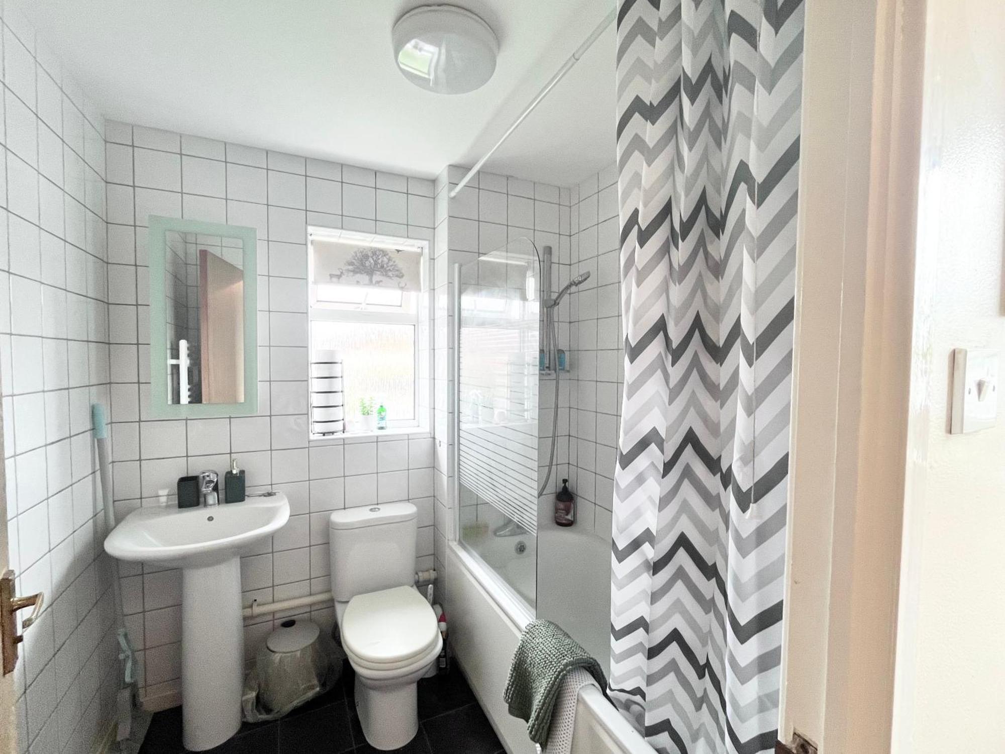 Lush House Close To Ashford Town Centre With Driveway Esterno foto