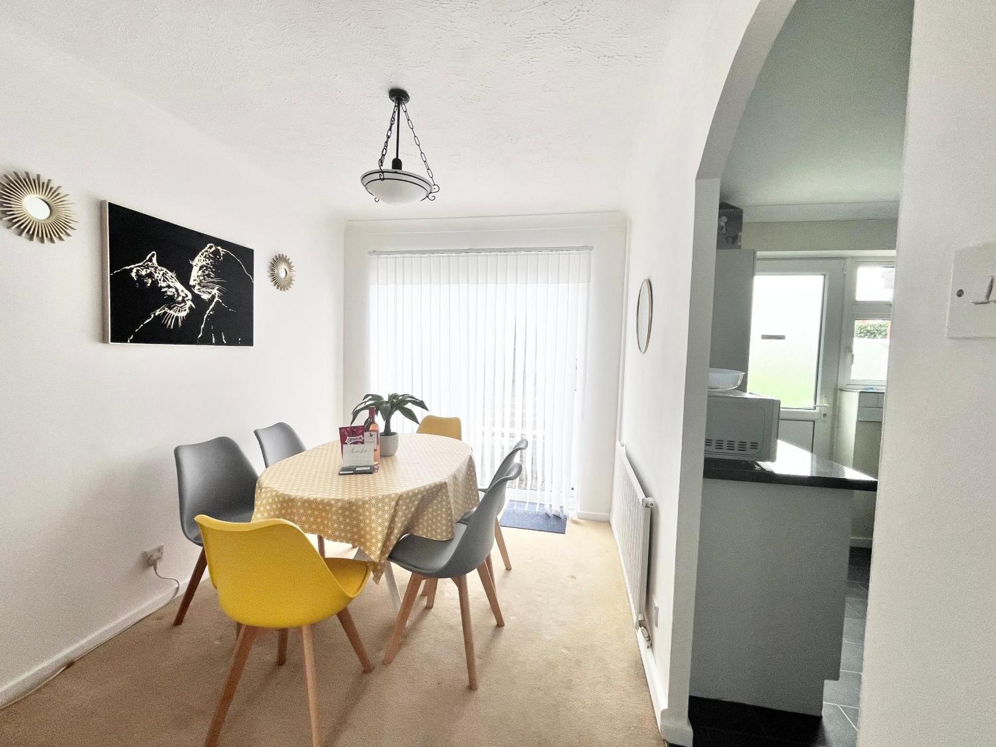 Lush House Close To Ashford Town Centre With Driveway Esterno foto