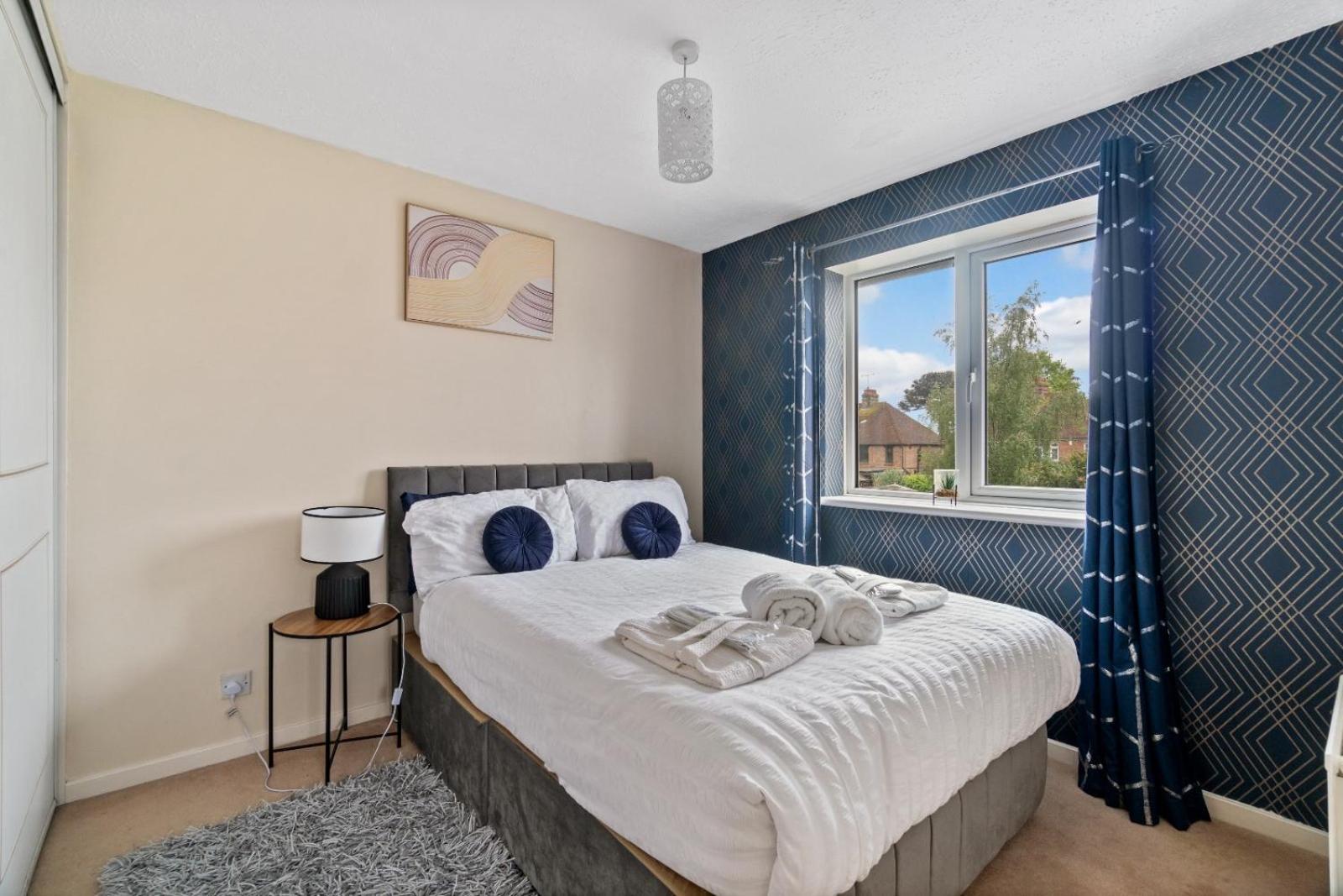 Lush House Close To Ashford Town Centre With Driveway Esterno foto