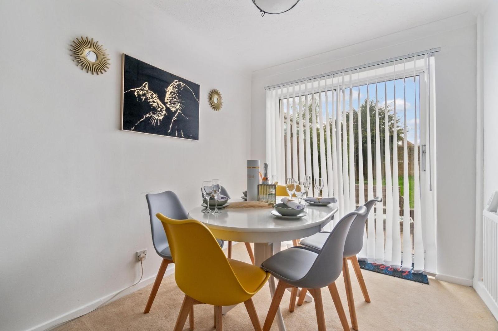 Lush House Close To Ashford Town Centre With Driveway Esterno foto