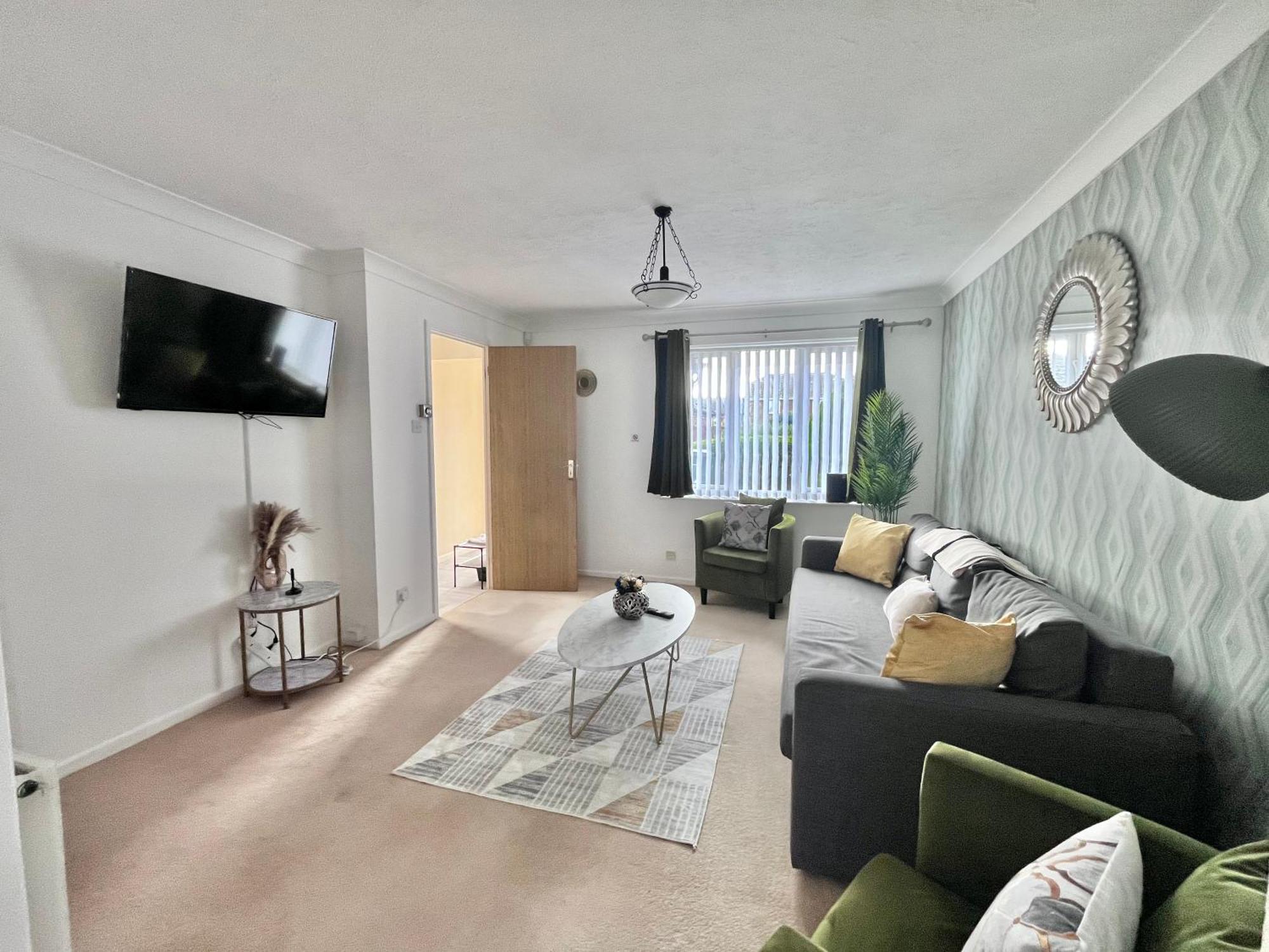 Lush House Close To Ashford Town Centre With Driveway Esterno foto